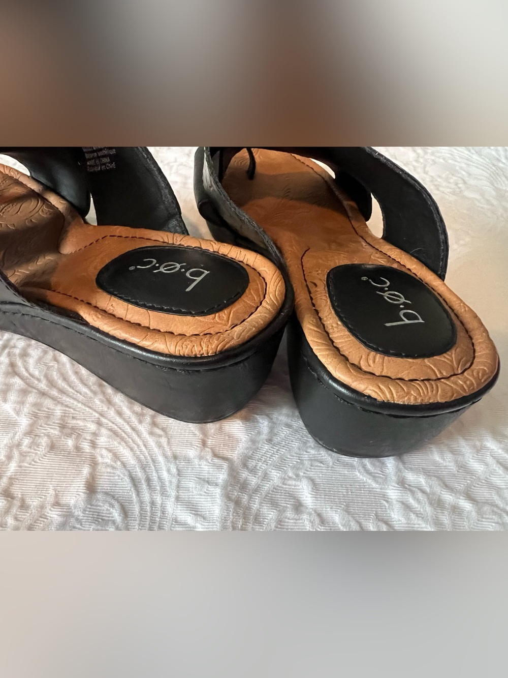 b.o.c. Two-Tone Black and Tan Platform Sandals size 9M new